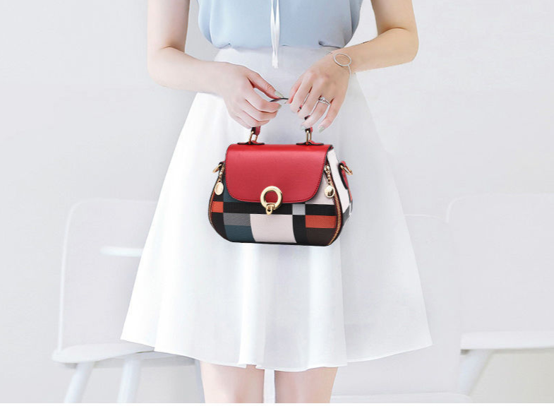 La nuova borsa a tracolla da donna a quadri di quest'anno è popolare su Internet, con una versatile tracolla stampata e alla moda e_voghion.com