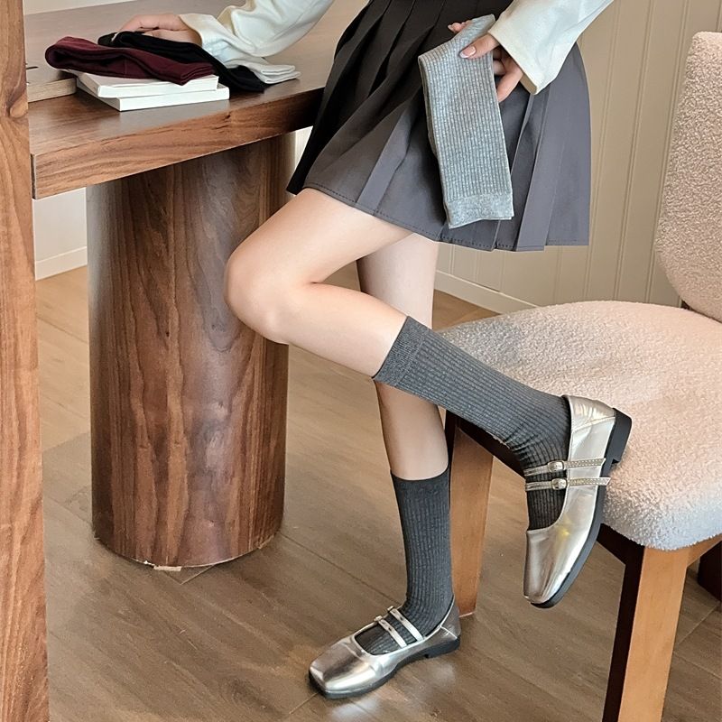 2025 Spring And Autumn New Women's Socks Mid Tube Stacked Socks Women's Japanese Ankora Red Socks Pull Ons All Match Socks Wholesale_voghion.com