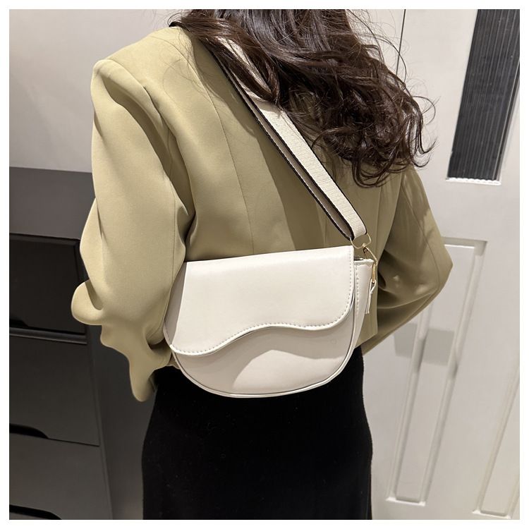 2024 Nuova edizione coreana da donna, borsa a tracolla con tracolla larga alla moda e personalizzata, modello semplice da sella_voghion.com