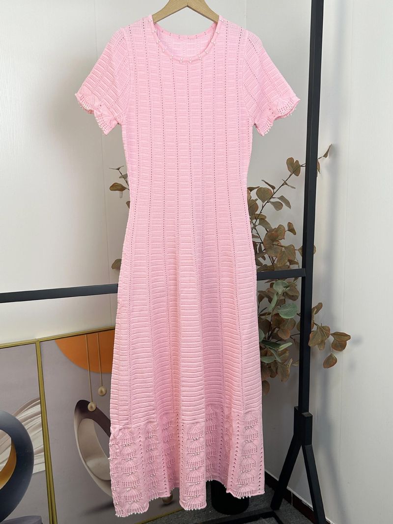 Damenbekleidung: Französisch inspiriertes Sommer-Strickkleid mit Spitzendetails und handgenähten Perlen – dehnbares Maxikleid in A-Linie in Weiß, Pink, Nude und Schwarz_voghion.com