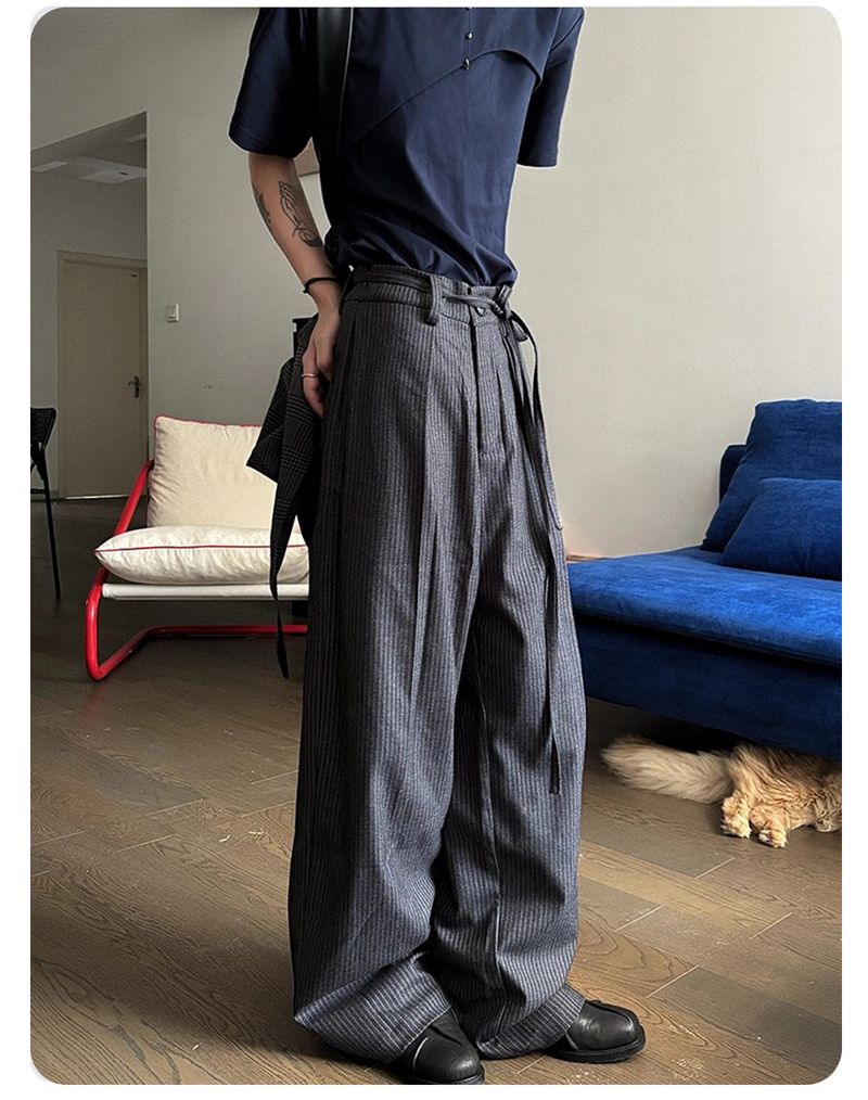 Gestreifte Hose mit Schleifenmuster – A-Linien-Bürohose aus TR-Mischgewebe mit doppelten Bundfalten (Dunkelgrau)_voghion.com