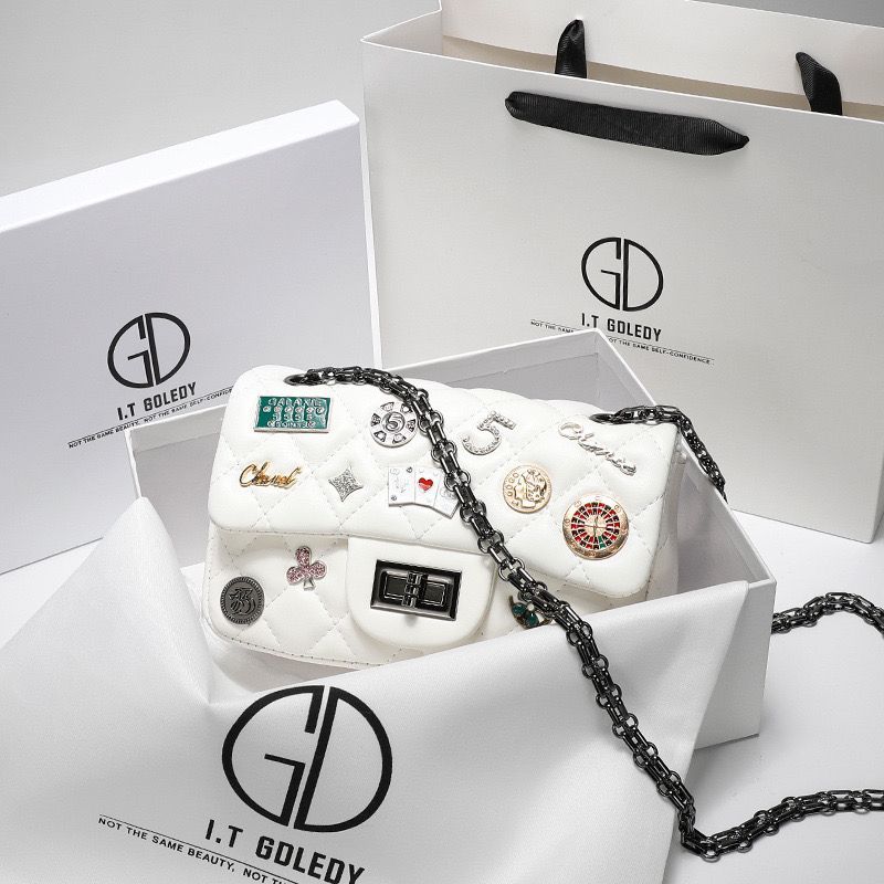Hong Kong ITGDLEDY borsa a tracolla in pelle leggera di lusso con medaglietta a catena piccola borsa 2024 nuova borsa a tracolla da donna_voghion.com