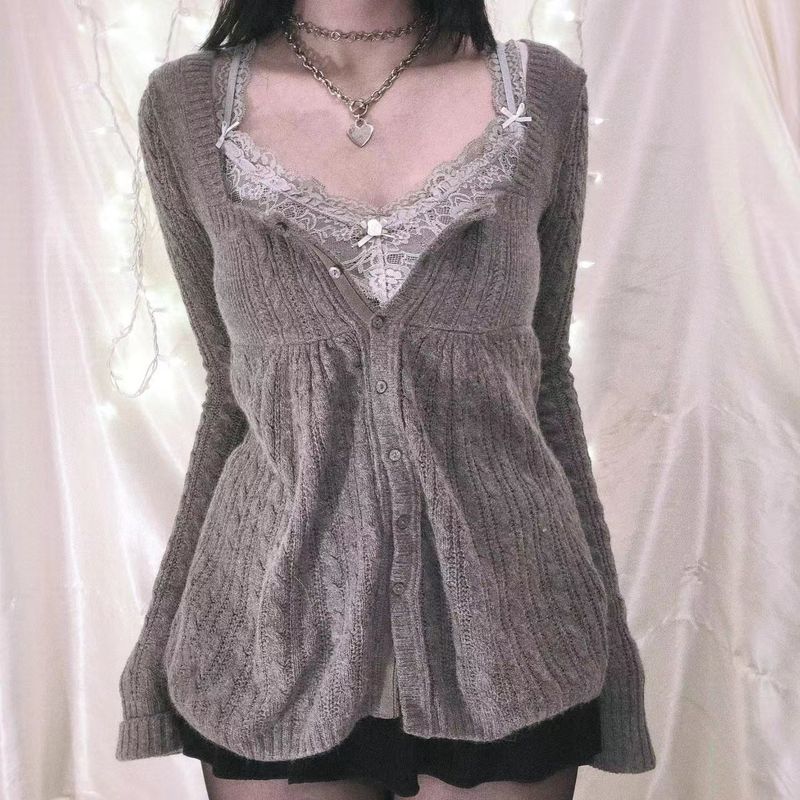 Cardigan lavorato a maglia con bottoni retrò, con scollo quadrato, da donna_voghion.com
