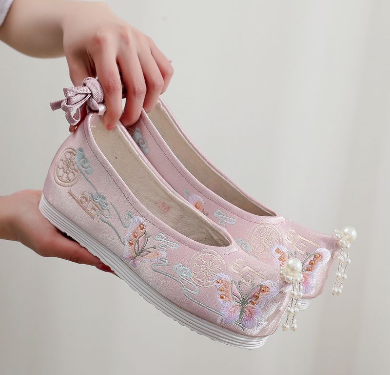 Damenschuhe Frühling und Sommer im neuen Stil antike Hanfu-Schuhe erhöhte Schuhe bestickte Damenschuhe Perlenkostüm-Schuhe_voghion.com