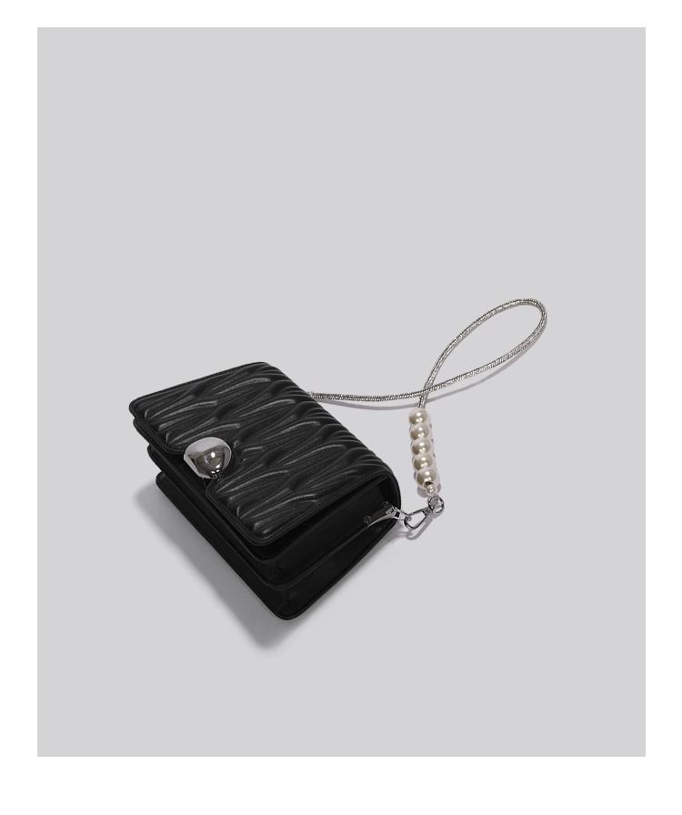 Nouvel article haut de gamme printemps/été 2024 blanc, sac à chaîne en perles à la mode pour femmes de niche, sac à bandoulière plissé_voghion.com