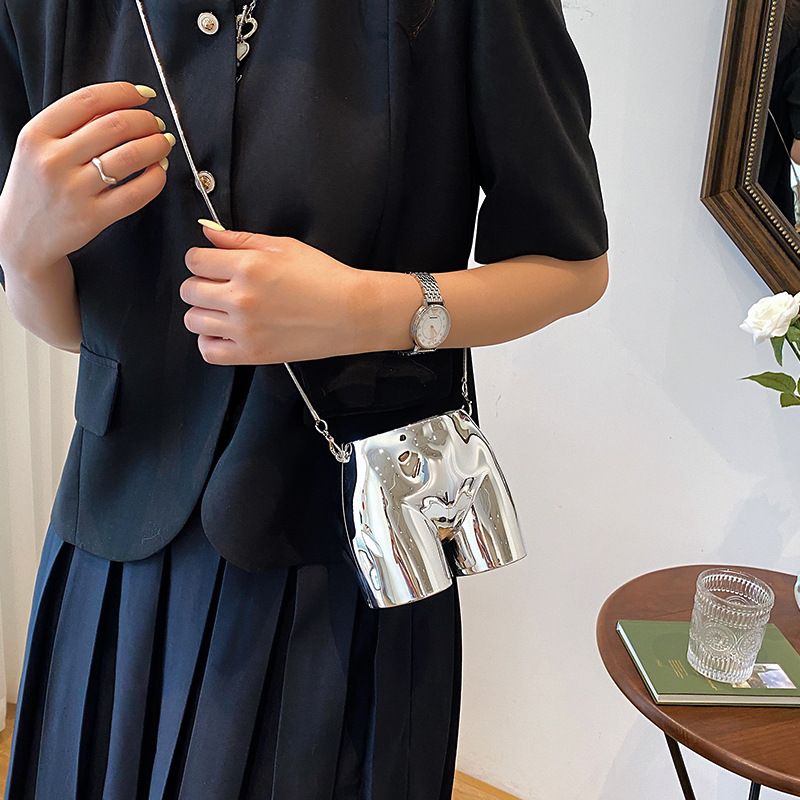 Niche Design Sier Pouch per rossetto Borsa da sera per donna Borsa per cuffie Borsa a tracolla con tracolla a catena in acrilico a forma di culo_voghion.com