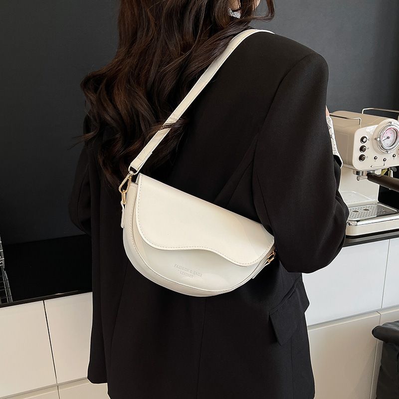 Summer New High-End For 2025 Trendy Single Shoulder Underarm Niche Wide Strap Crossbody Women Saddle Bag_voghion.com