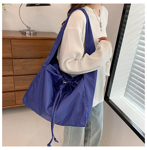 2023 nuova vendita calda moda donna semplice ascella borsa casual borsa di tela in nylon borsa tote versatile di grande capacità_voghion.com