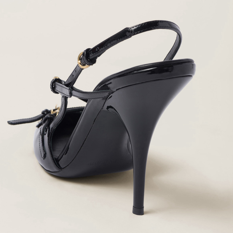 Sandales à talons hauts à petite tête carrée pour femmes avec une ligne avec un talon fin, des chaussures à talons hauts avec un sens élevé du tempérament de la mode_voghion.com