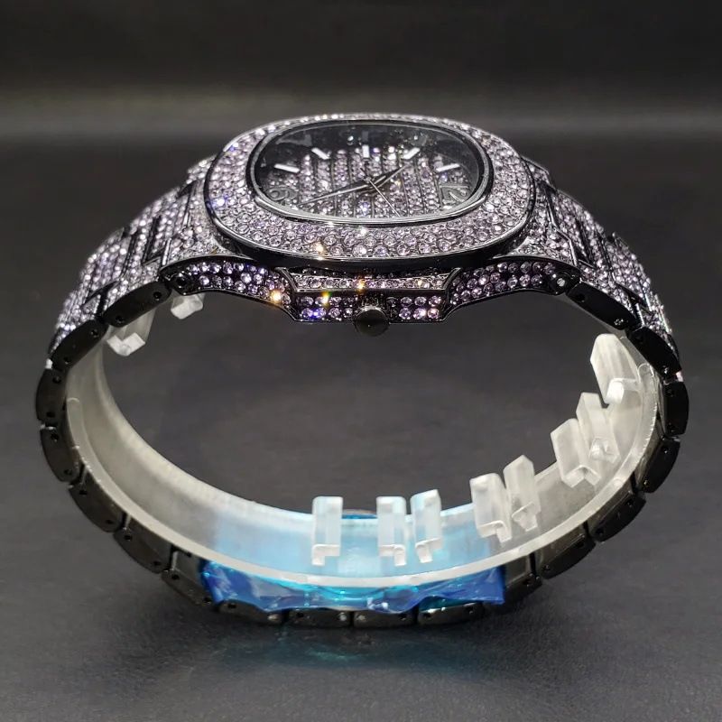 Modische quadratische Uhr für Herren und Damen mit bunten Diamanten, wasserdicht, Quarzwerk, Kalenderfunktion, Schmetterlingsschließe aus Edelstahl_voghion.com