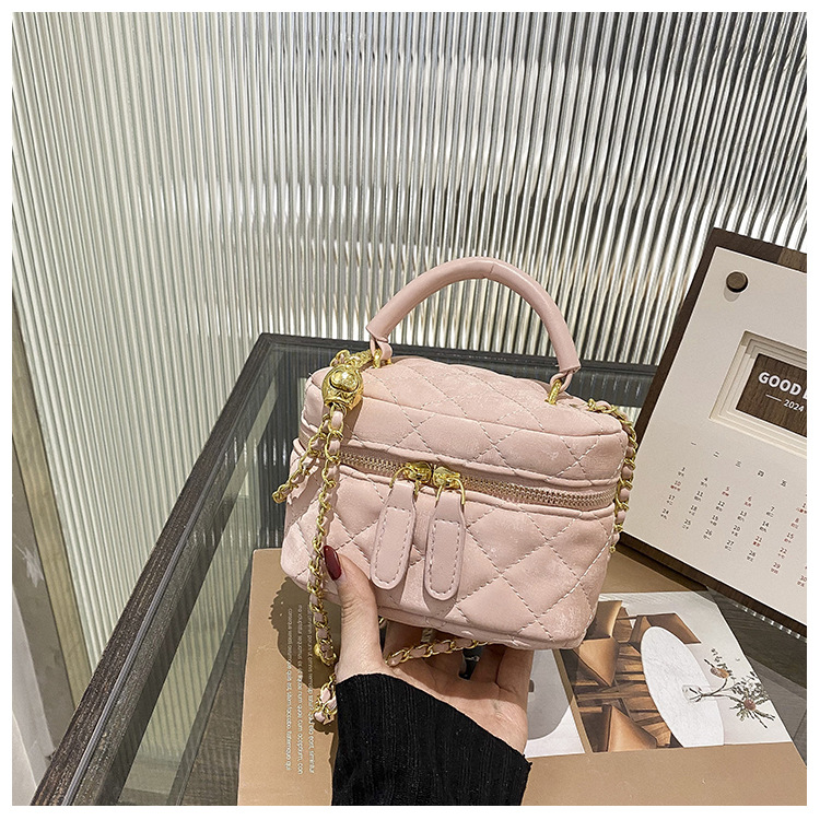 2024 Nuovo Mini portatile da donna a spalla singola Crossbody Rossetto PU Versatile Lingge Piccola borsa a catena profumata_voghion.com