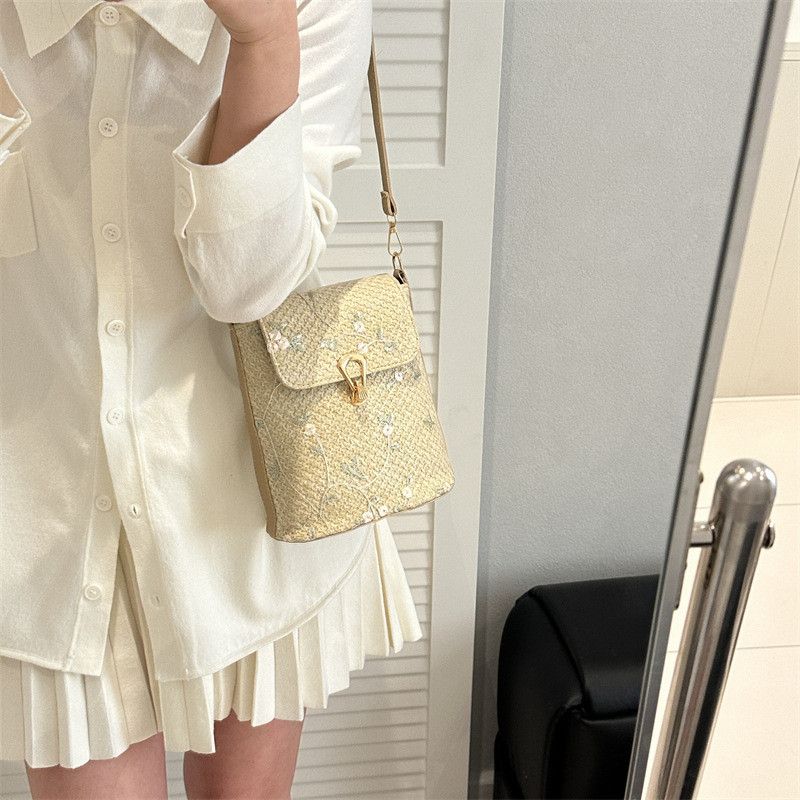 Sac en paille d'été pour femmes 2025, nouveau sac à bandoulière tissé en dentelle florale fraîche, sac à bandoulière pour téléphone portable_voghion.com