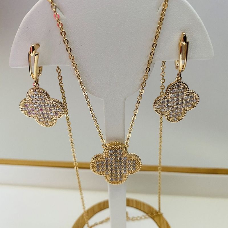 Set di anelli con quattro fiori a forma di foglia, orecchini e collana classici con micro diamanti intarsiati_voghion.com