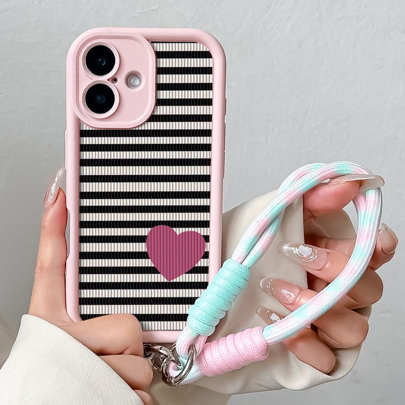 Étui de téléphone avec dragonne et chaîne de poignet pour iPhone 16 Pro Max Plus, motif cœur et rayures, en TPU souple, avec sangle de suspension et coque antichoc_voghion.com