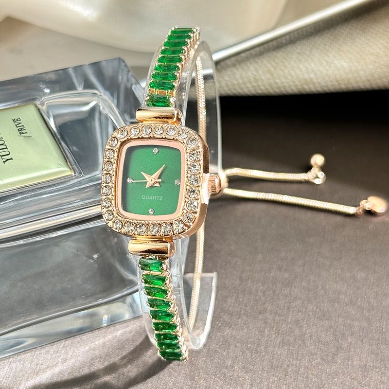 Damenarmbanduhren Zirkon Kleine Zuckerwürfel-Armbanduhr Ausziehbare Lazy Watch Außenhandel Grenzüberschreitende farbige Diamant-Damenquarzuhr_voghion.com