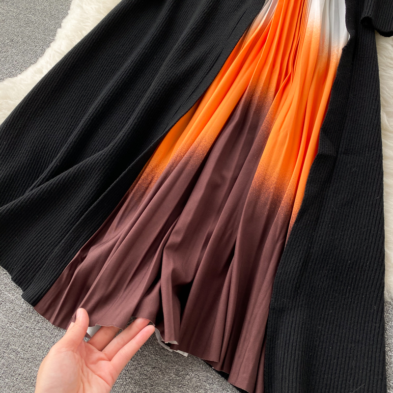 Abito da donna elegante in maglia con cuciture sfumate di colore pieghettato in vita sottile ampio abito altalena da donna nuovo abbigliamento autunnale_voghion.com