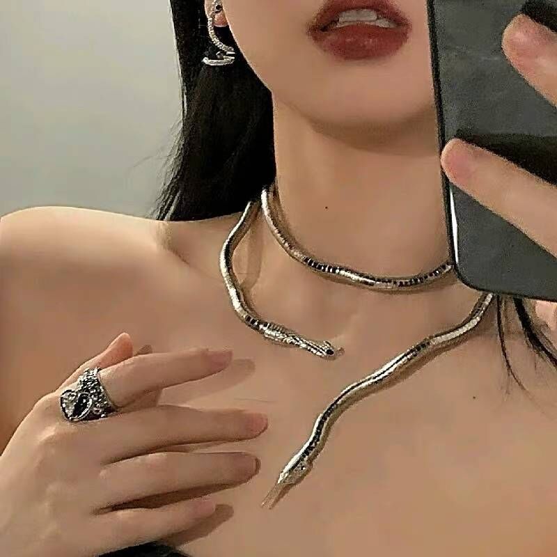 Collana girocollo da donna con design esagerato, a forma di serpente, stile casual, aperto, scuro e fresco, dalla personalità contorta_voghion.com