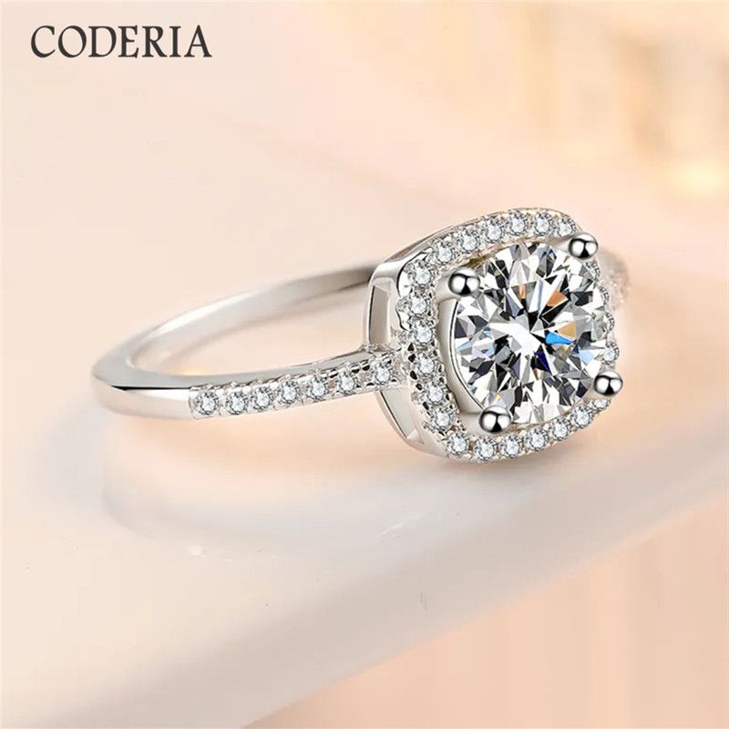 2025 Neuheiten Sier Platin plattiert 1-3 Karat Mozanstone 4 Krallen Quadratische Tasche Geburtstagsring Klassischer High Wedding Party Schmuck Frau Geschenk_voghion.com