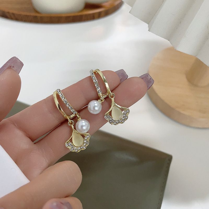 Orecchini Sansheng Youxing con pietra occhio di gatto super lucida e intarsio di diamanti, clip per orecchini in foglia d'argento, design ad ago d'argento, orecchini di celebrità di Internet_voghion.com