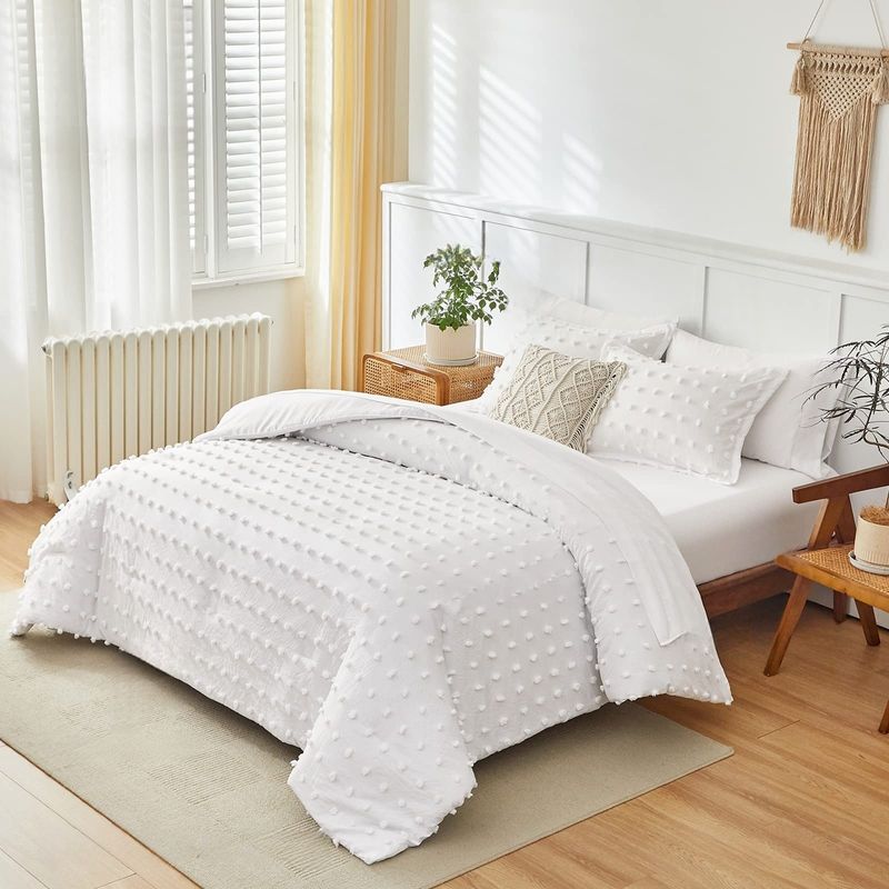 White Polka Dot Ball Embroidered Tufts Breathable Queen Size Comforter Sets, All-Season Down-Alternative 3-Piece Bedding Set_voghion.com