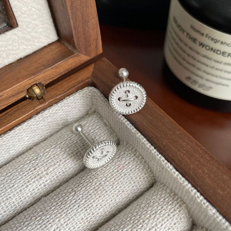Minimalist INS-Style Pure Silver Button Stud Earrings - Korean-Inspired Niche Design For Fashionable Versatility_voghion.com