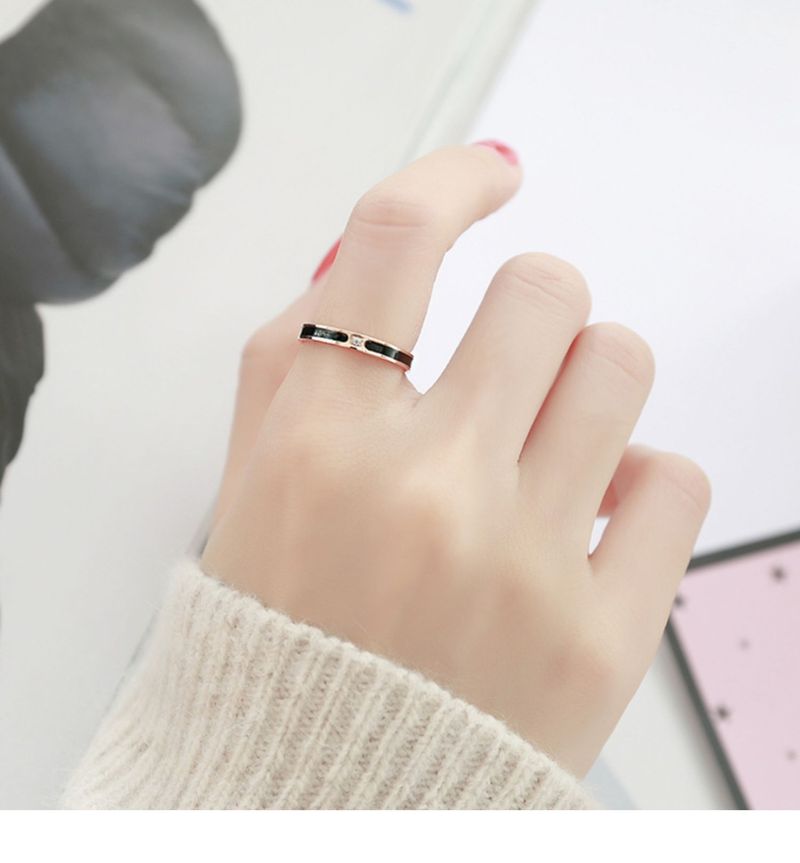 Acciaio al titanio resistente allo sbiadimento per il design di nicchia Instagram femminile, anello per indice semplice, anello di coppia fresco e personalizzato_voghion.com