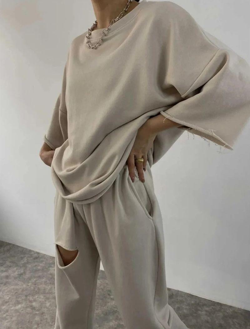 Zestaw Urban Edge Matching Set – bluzka z długim rękawem i okrągłym dekoltem oraz spodnie ze ściągaczem w stylu vintage (biały/beżowy/khaki/srebrny/ciemnoszary, S-XL)_voghion.com