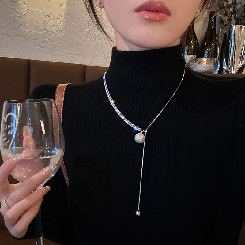 Ausziehbare lange Halskette mit funkelnden Diamantperlen, leichte Luxus-Nische 2025, neues Designgefühl, High-End-Schlüsselbeinkette_voghion.com