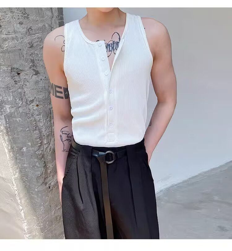 Sommer personalisierte Nische enge elastische Weste für Männer, trendiges einfarbiges Schnallendesign, ärmelloses Leibchen_voghion.com