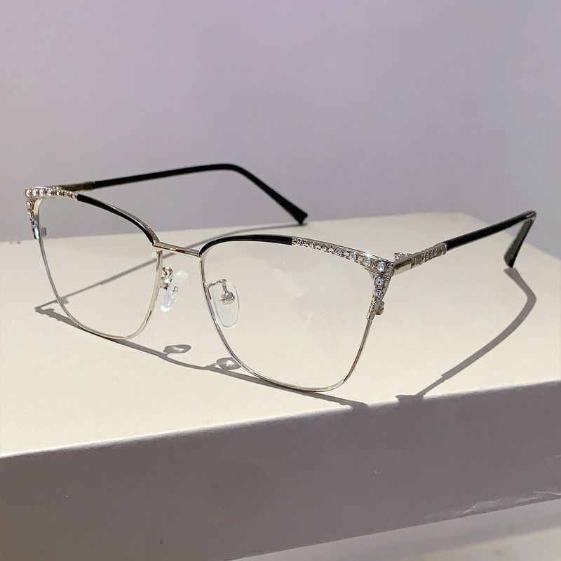 Nuovi occhiali da sole Cat Eye di alta qualità tempestati di diamanti anti-blu con aspetto semplice e naturale, famosi occhiali da sole piatti su Internet_voghion.com