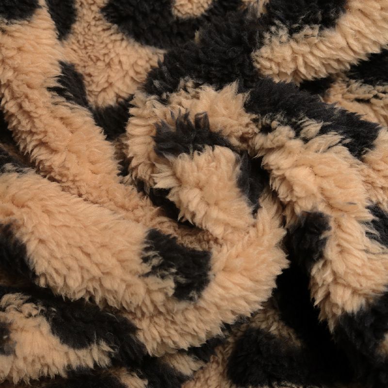 Damenmantel aus Kunstpelz mit Leopardenmuster – Übergroße Winterjacke mit Stehkragen für einen mutigen Stil (Beige, S-XL)_voghion.com