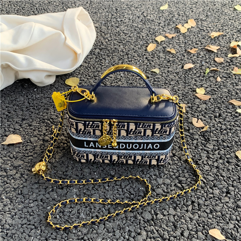 Hochwertige und Nischen-Designer-Box mit Aufdruck für Damen 2024 Neue Pendlertasche mit einer Schulter und kleiner quadratischer Umhängetasche_voghion.com