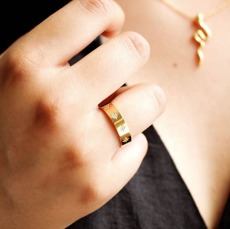 Anello da donna a forma di stella ottagonale con zirconi cubici in acciaio inossidabile placcato oro e segno del Nord_voghion.com