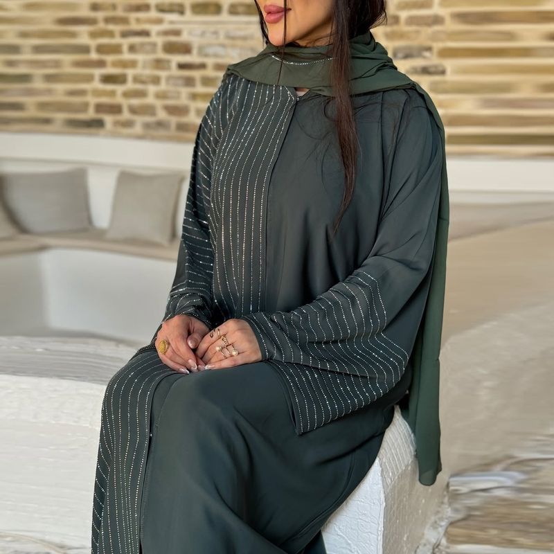 Elegantes muslimisches Abaya-Kleid – schlichter langärmeliger Kaftan mit versteckten Knöpfen und verzierten Details (Dunkelgrün, S-XXL)_voghion.com