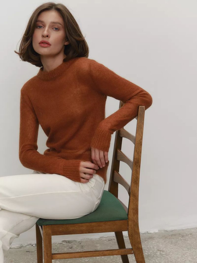Maglia leggera da donna - Maglione oversize trasparente con scollo rotondo nei colori pastello (cachi, rosso, bordeaux, giallo, menta, azzurro, caramello, rosa)_voghion.com