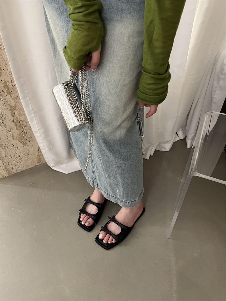 Koreanische Version Bogen hohl flache Sandalen mit flachem Boden für Damen Outdoor-Mode 2024 Sommer neue französische quadratische Zehen Strand_voghion.com