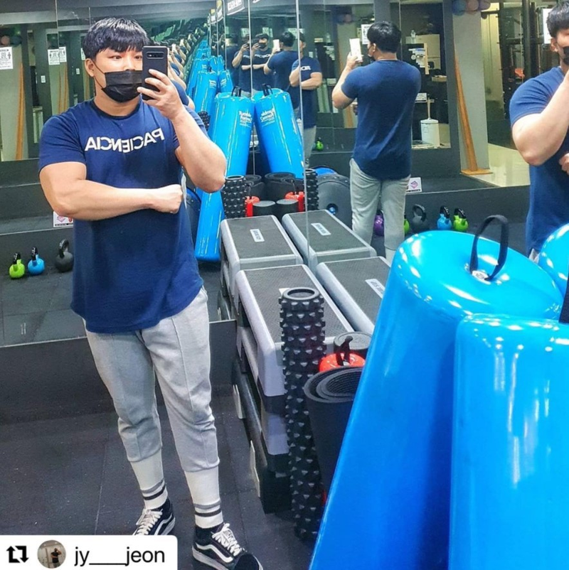 Muscle Spring/Summer New Men's Sports, Leisure, Running, and Fitness Suits with Iron Stripping Exercise, Slim Fit Cotton_voghion.com