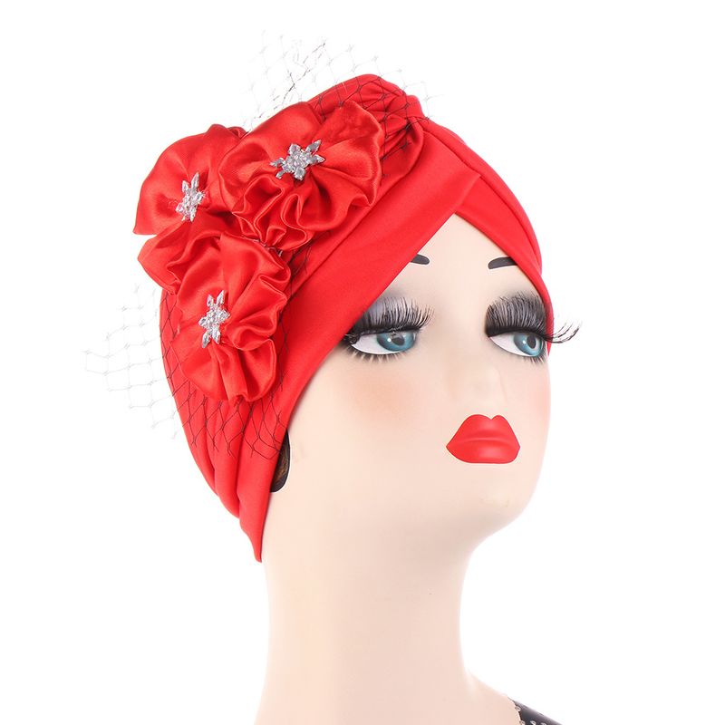 Modischer dekorativer Turban-Hut, indischer Hut, Patch-Mesh-Pullover mit drei Blumen_voghion.com