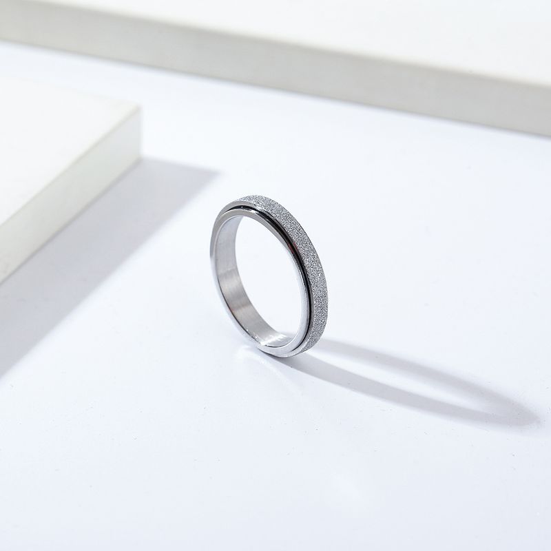 Anello singolo da 4 mm in acciaio al titanio satinato, anello girevole semplice stile neutro per uomo e donna, proposta di matrimonio, gioielli in acciaio inossidabile per le mani_voghion.com