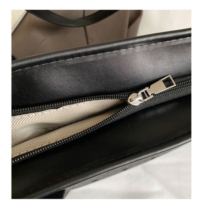 Spacious And Stylish Women's 2025 Fall/Winter New Handbag Polka Dot Shoulder Bag_voghion.com