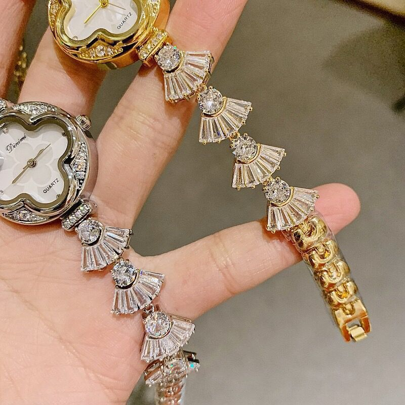 Dimini dinimi new fashion quadrifoglio quadrante in madreperla pieno di diamanti elegante braccialetto a forma di ventaglio orologio da donna lusso leggero_voghion.com