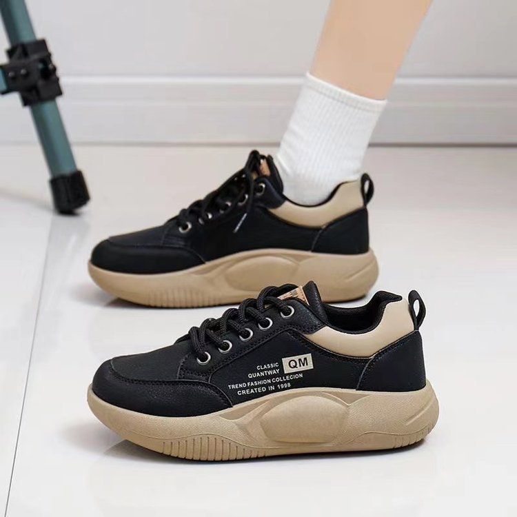 Scarpe sportive in pelle con suola spessa per donna autunno 2024, con suola in spugna che dà la sensazione di calpestare la cacca. Queste scarpe sono_voghion.com