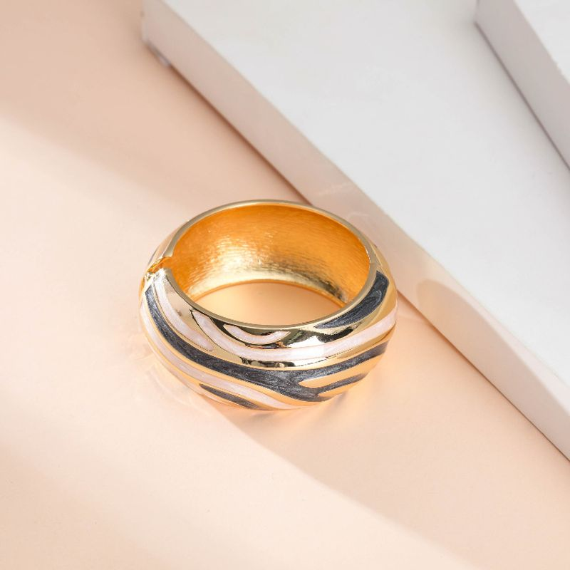 Hot Fashion Retro Gold W Elegant Ladies Drop Oil Patchwork Hand Accessories Bracelet_voghion.com