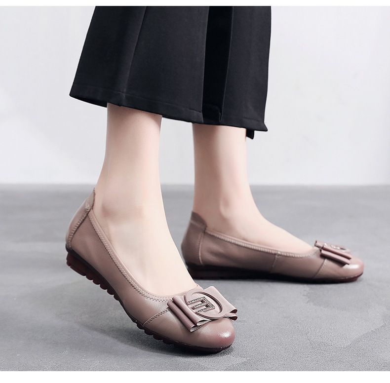 2024 weiche Sohlen Rindsleder Damenschuhe faule Slipper Arbeitsschuhe mittleren Alters und ältere Mutter Schuhe vier Jahreszeiten Einzelschuhe Tanzschuhe_voghion.com