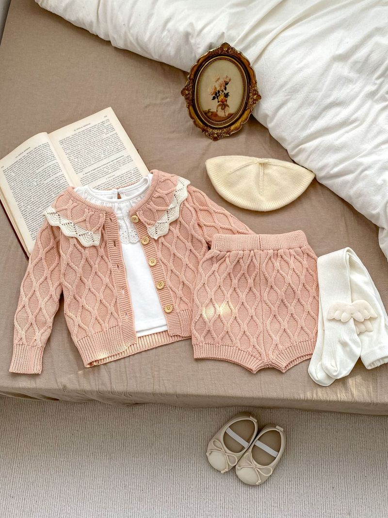 Ensemble pull bébé printemps 2024 style occidental bébé fille tricoté diamant cardigan manteau coton fil short ensemble deux pièces_voghion.com