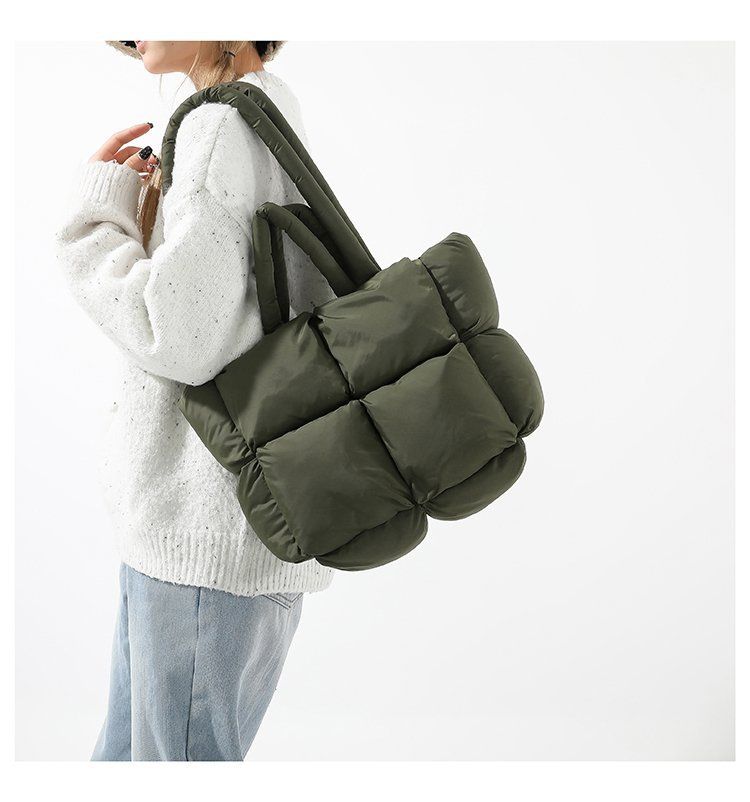 Tote 2024 Herbst/Winter Achselhöhle Plaid Weichschaum gefüllte Baumwollkissentasche Vielseitige Einzelschulter Damenhandtasche_voghion.com