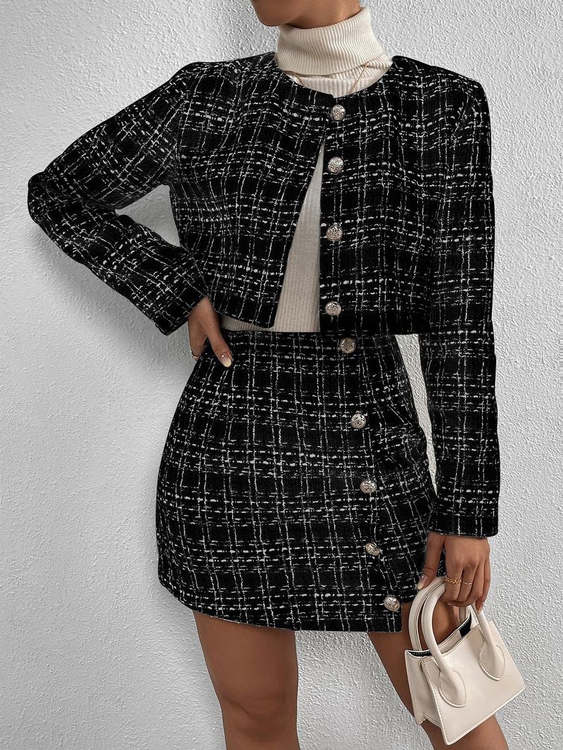 Elegante completo da donna in stile Chanel con giacca corta e minigonna - Tessuto misto poliestere di alta qualità, classico design a righe/quadri_voghion.com