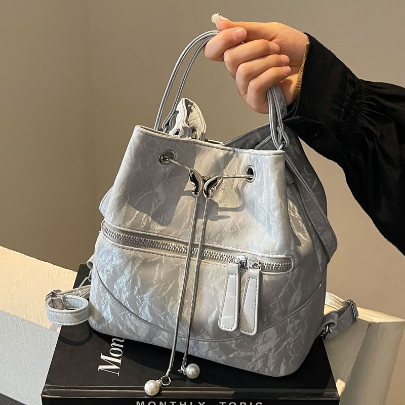 Zaino multifunzionale elegante e versatile da donna, casual, versatile, con tracolla singola, modello secchiello testurizzato, 2024_voghion.com
