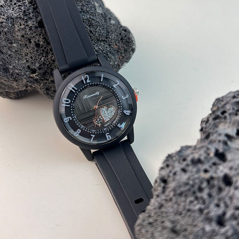 Orologio da donna al quarzo con cinturino in silicone, stile vintage, con scala digitale semplice e cuore, ideale per lavoro quotidiano, compleanno, anniversario, regalo di San Valentino_voghion.com