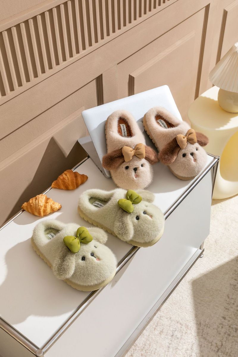 Diseng Baumwollschuhe für 2024 Neue flauschige Hausschuhe mit niedlichen Cartoon-Motiven für Damen, Winter-Hausschuhe, flauschig, vielseitig, warm, für Paare_voghion.com
